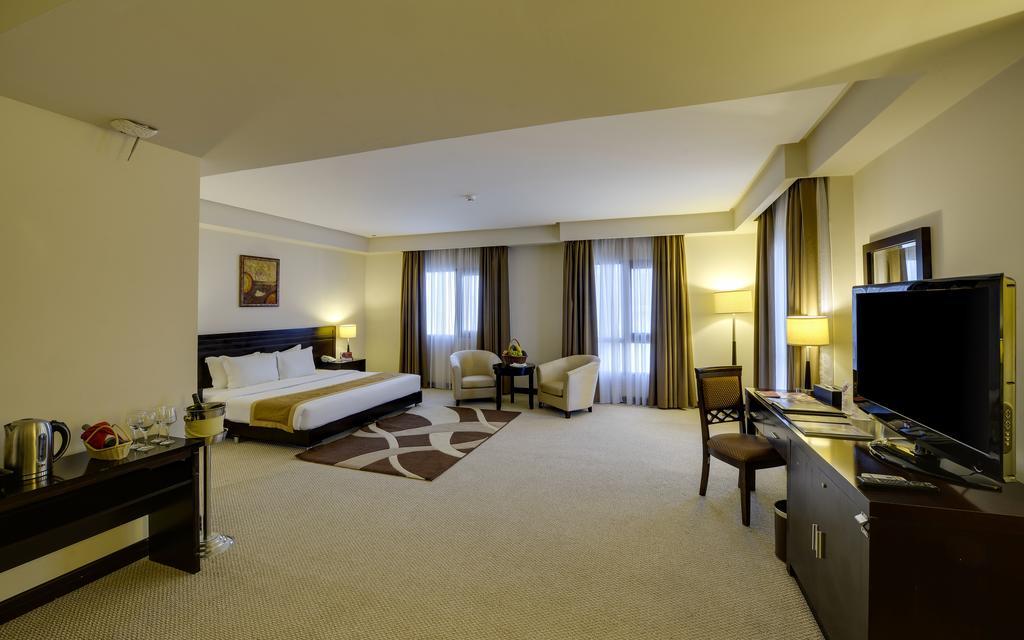 Monroe Hotel & Suites Manáma Kültér fotó